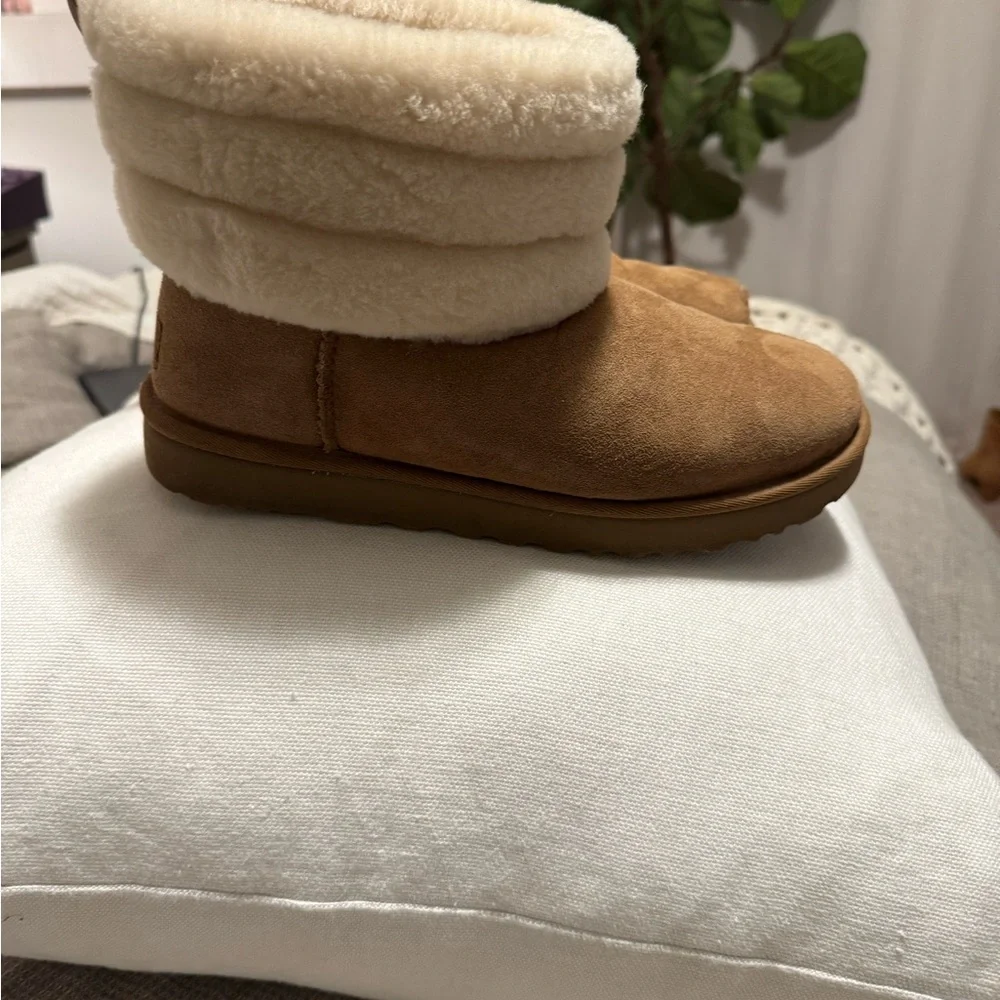 UGG Tan and Cream Sheepskin Boots - Picture 4 of 9